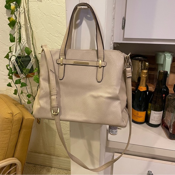 Reaction Kenneth Cole Handbags - 🔴 5 for $25! Reaction Kenneth Cole Crossbody/Handbag/Multifaceted Satchel